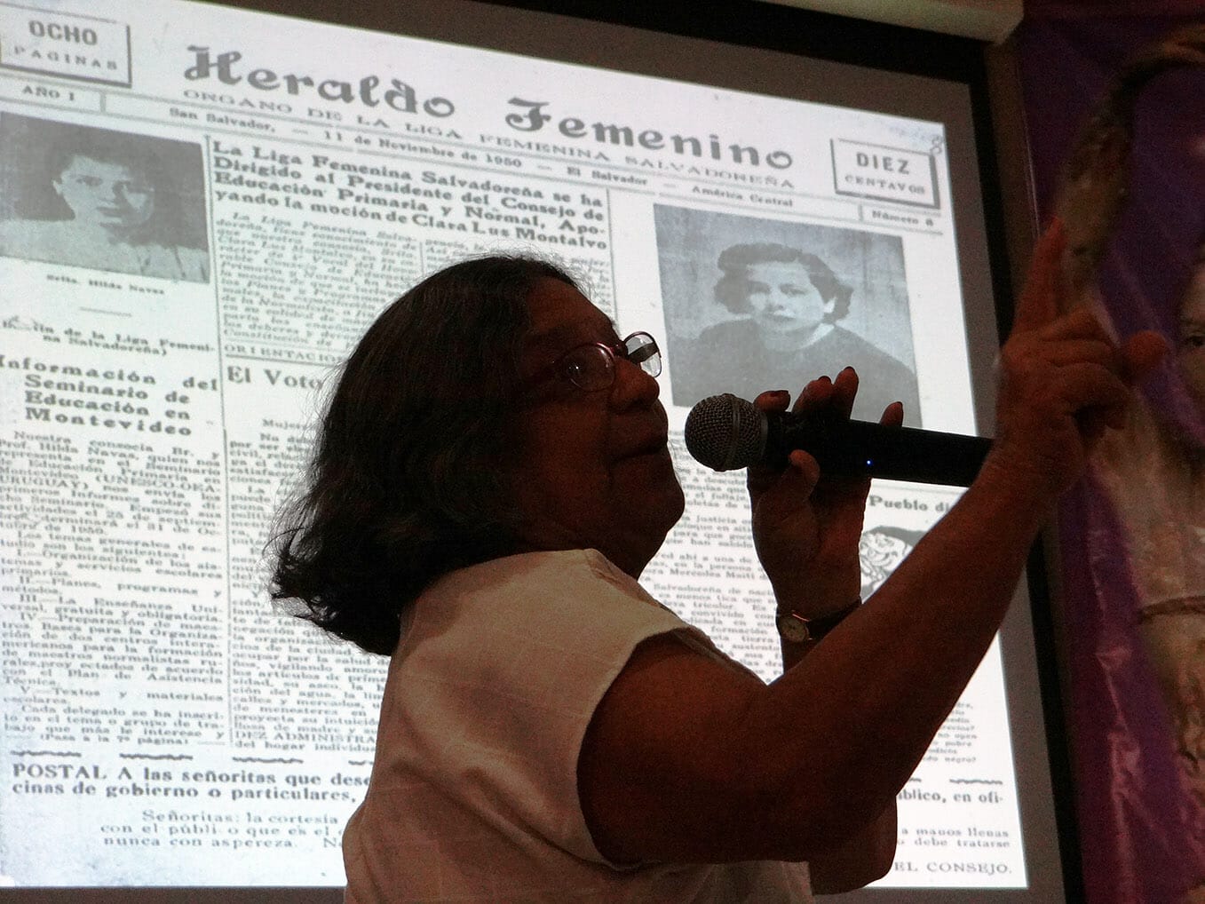 la académica feminista, Candelaria Navas participó en el Encuentro Nacional Feminista con la ponencia Orígenes, Nudos y Avances inmediatos del Feminismo en El Salvador 1990-2014 - Encuentro nacional feminista El Salvador 2014